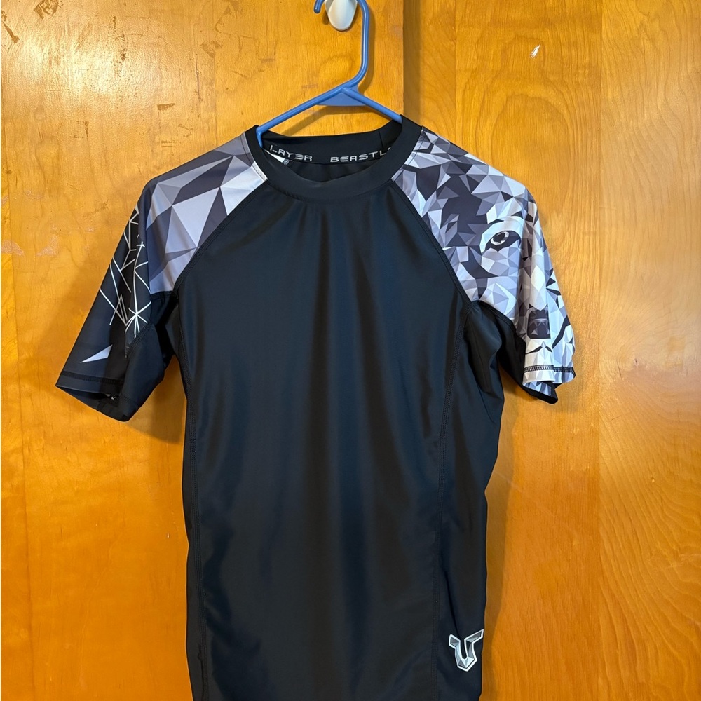 Black and Gray Wolf Aspect Rashguard/Athletic Shirt